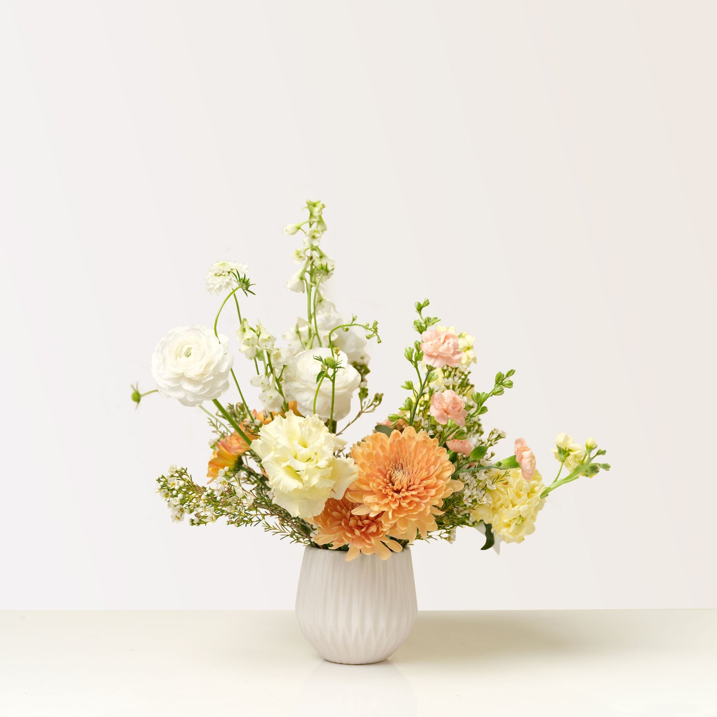 Classic neutral + elegant flower arrangement from Native Poppy