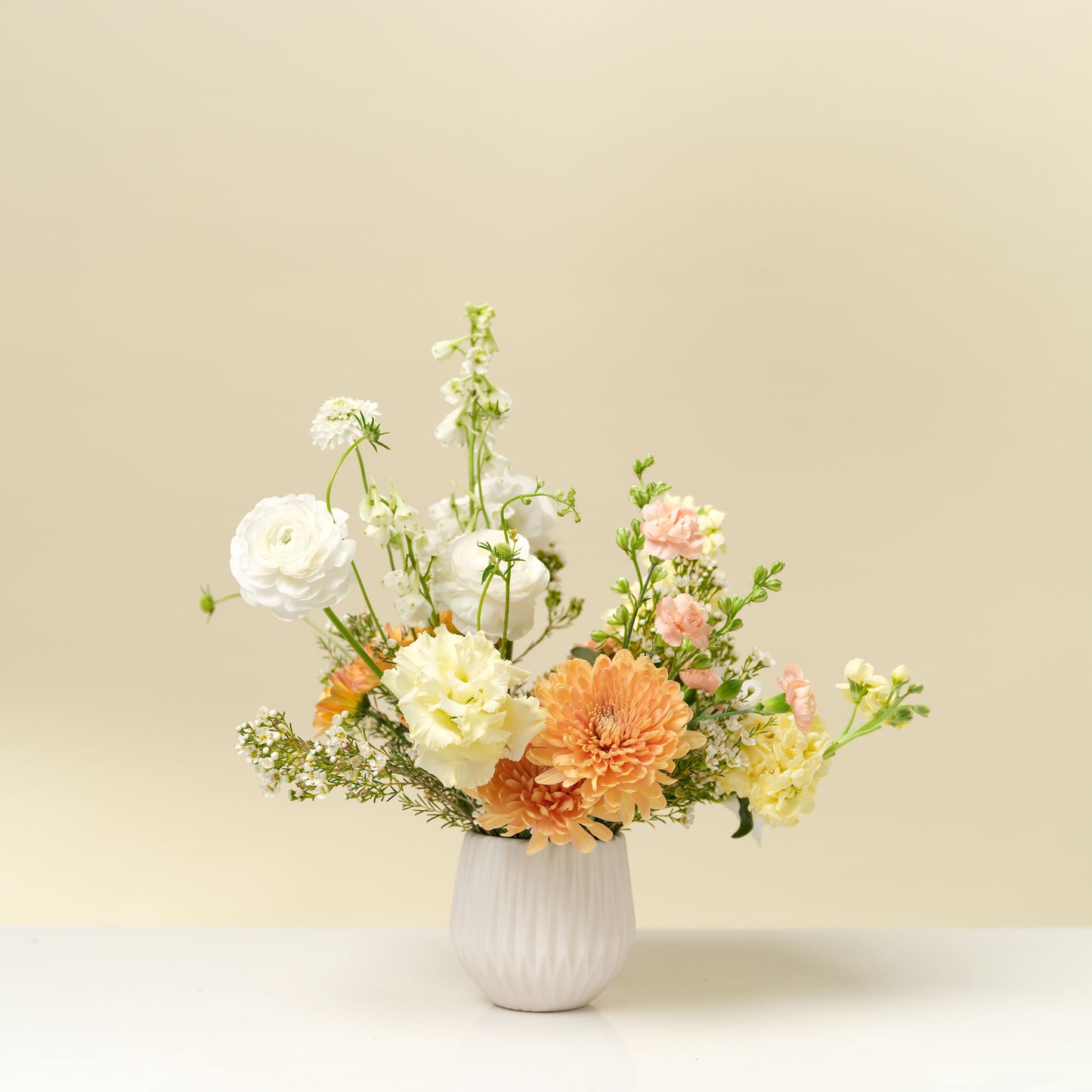 Classic neutral + elegant flower arrangement from Native Poppy