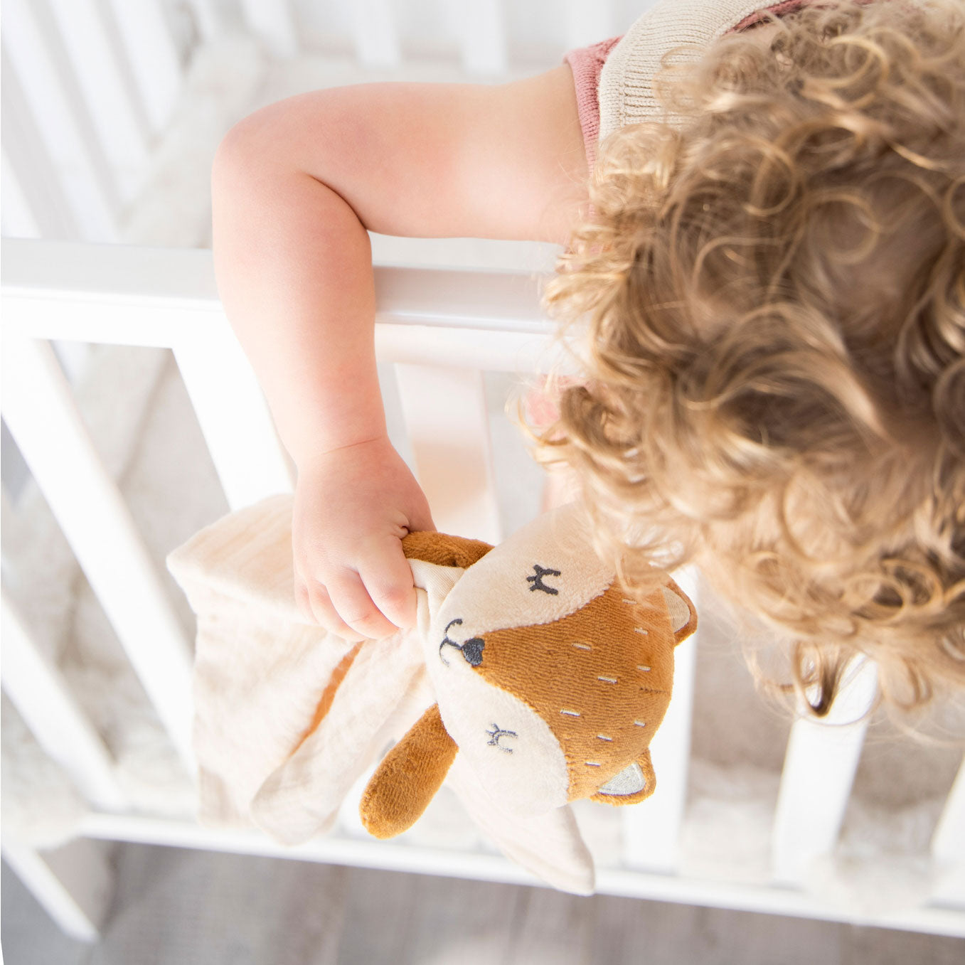 Child plays with Fox Snuggle Blanket from Pearhead